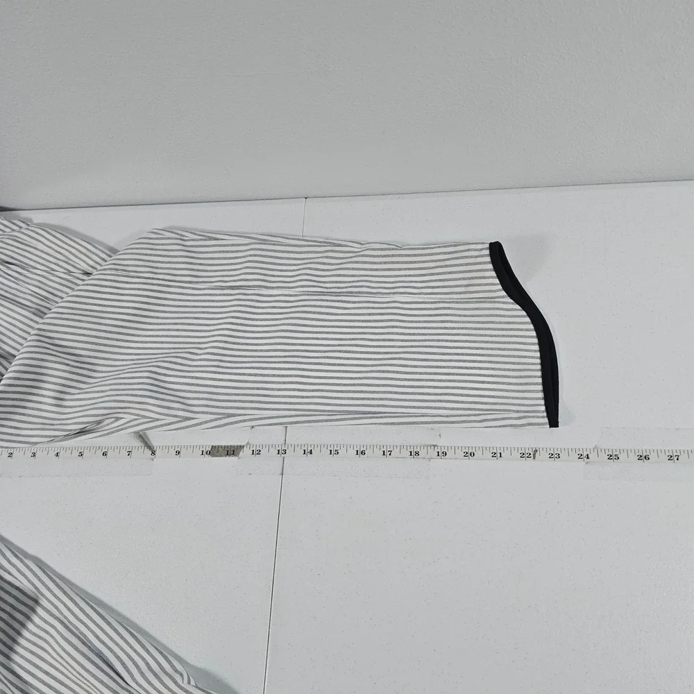 Columbia Womens Grey White Striped Capri Pants Active Hiking AL0219 Size M